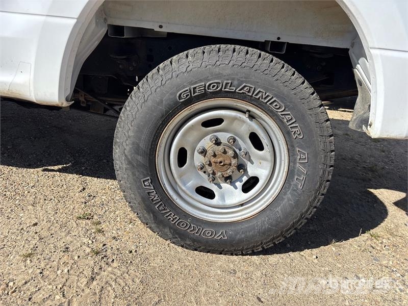Ford F-350 4x4 Crew Cab Pickup (Inoperable) Ostalo
