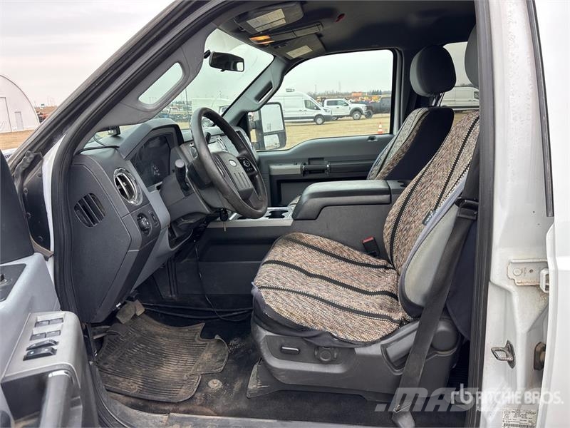 Ford F-350 4x4 Crew Cab Pickup Ostalo