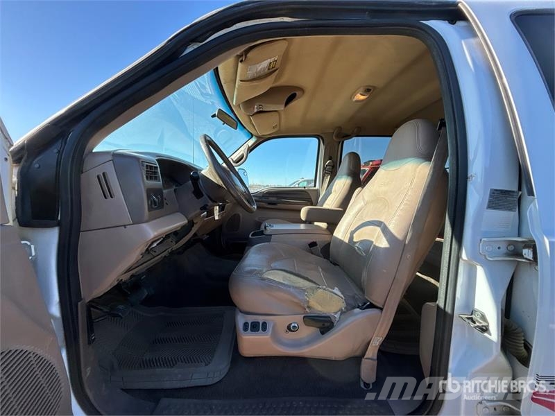 Ford F-350 4x4 Crew Cab Pickup أخرى