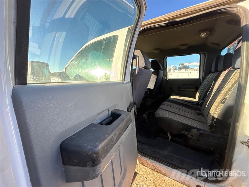 Ford F-350 4x4 Crew Cab Pickup Ostalo