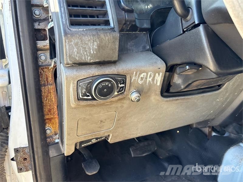 Ford F-350 4x4 Crew Cab Pickup (Inoperable) Ostalo