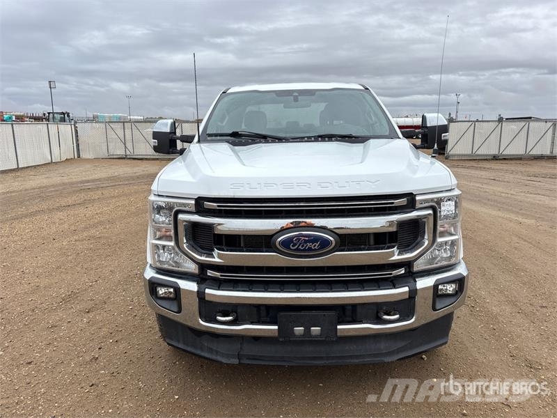 Ford F-350 4x4 Crew Cab Pickup Autre fourgon / utilitaire