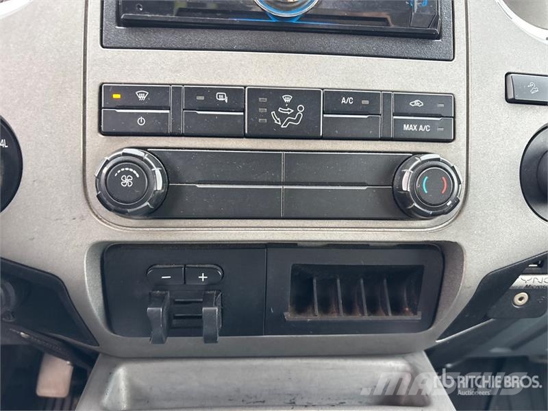 Ford F-350 4x4 Crew Cab Pickup Ostalo
