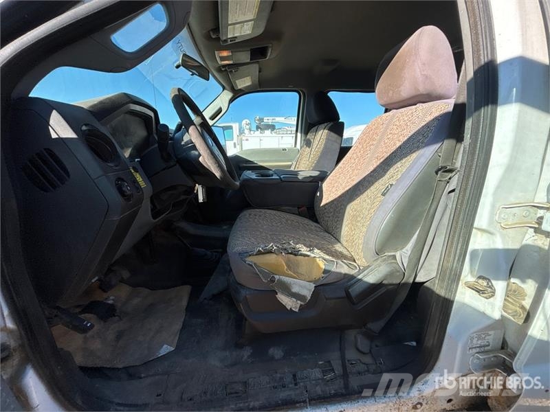 Ford F-350 4x4 Crew Cab Pickup Ostalo