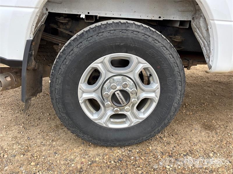 Ford F-350 4x4 Crew Cab Pickup Ostalo