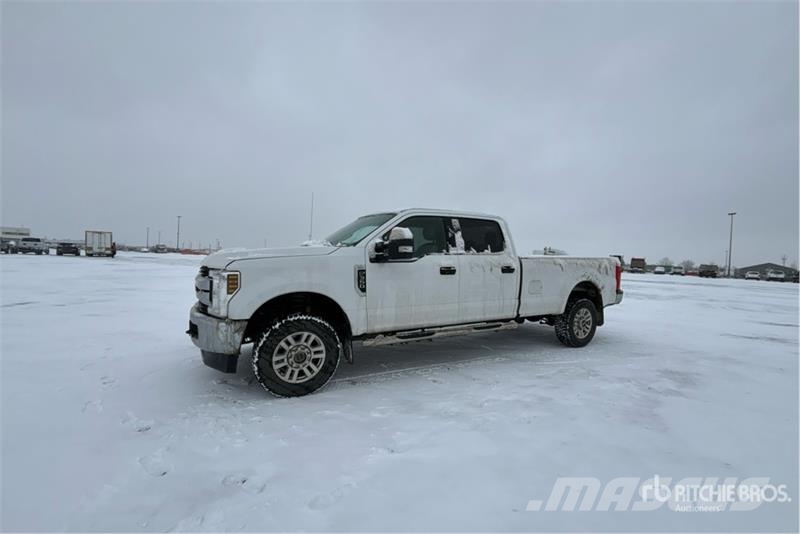 Ford F-350 4x4 Crew Cab Pickup Ostalo