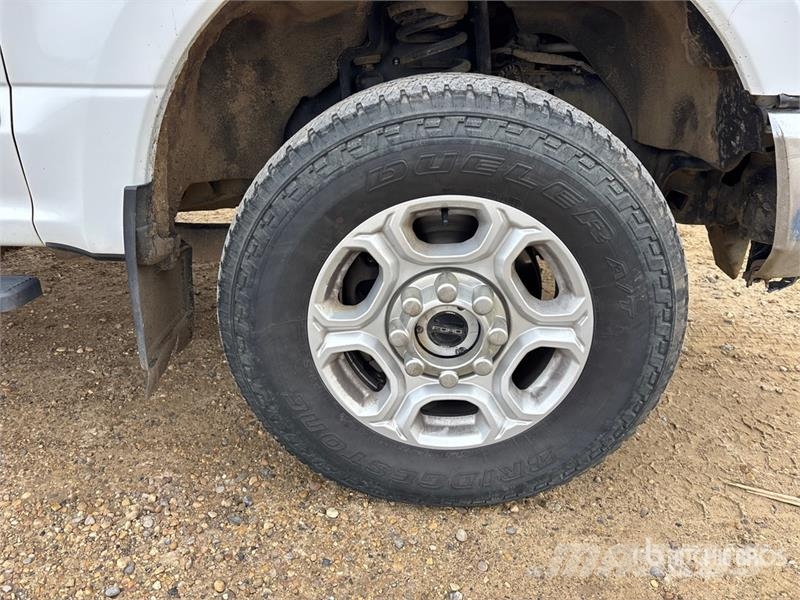 Ford F-350 4x4 Crew Cab Pickup Ostalo