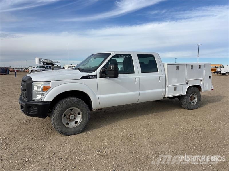 Ford F-350 4x4 Crew Cab Utility Truck Vieglais kravas automobilis/izkraušana no sāniem