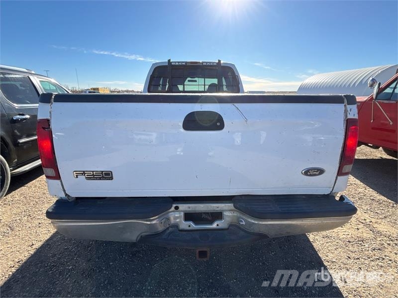 Ford F-350 4x4 Crew Cab Pickup أخرى