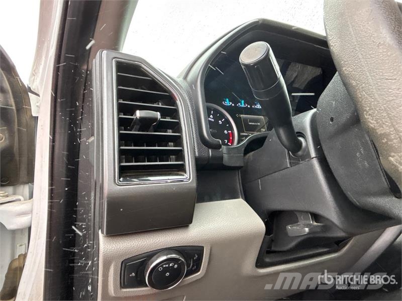 Ford F-350 4x4 Crew Cab Pickup Ostalo