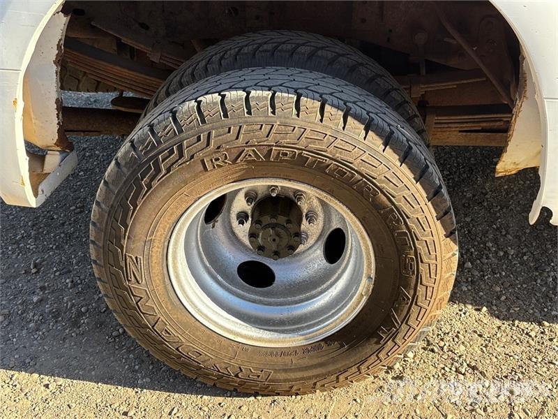 Ford F-350 4x4 Crew Cab Pickup أخرى