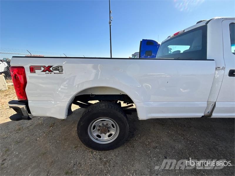 Ford F-350 4x4 Crew Cab Pickup (Inoperable) Ostalo