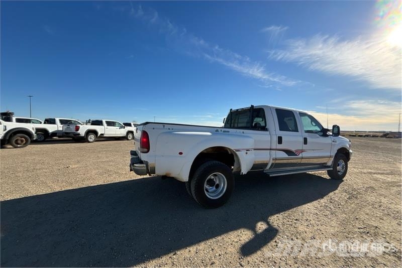 Ford F-350 4x4 Crew Cab Pickup أخرى