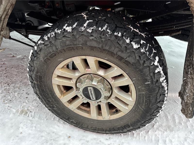 Ford F-350 4x4 Crew Cab Pickup Ostalo