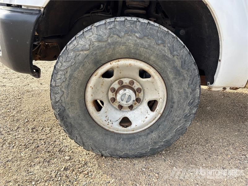 Ford F-350 4x4 Crew Cab Utility Truck Vieglais kravas automobilis/izkraušana no sāniem