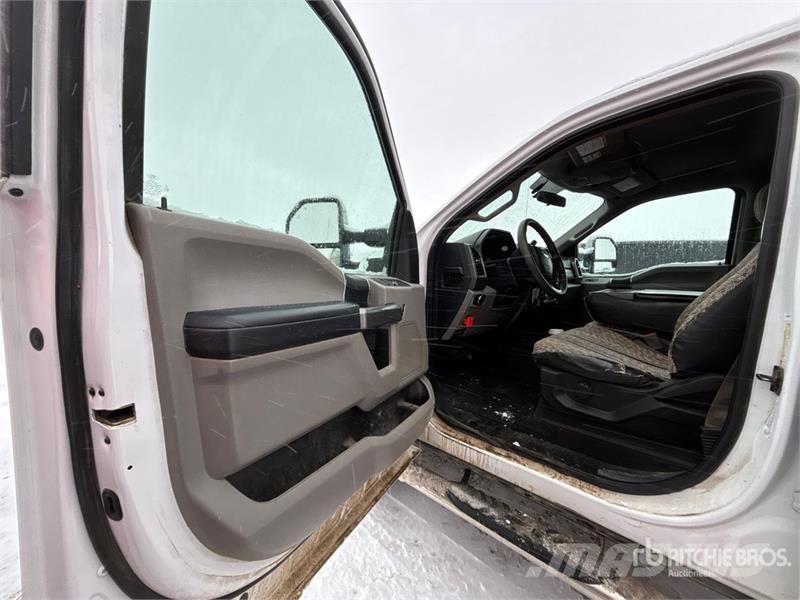 Ford F-350 4x4 Crew Cab Pickup Ostalo