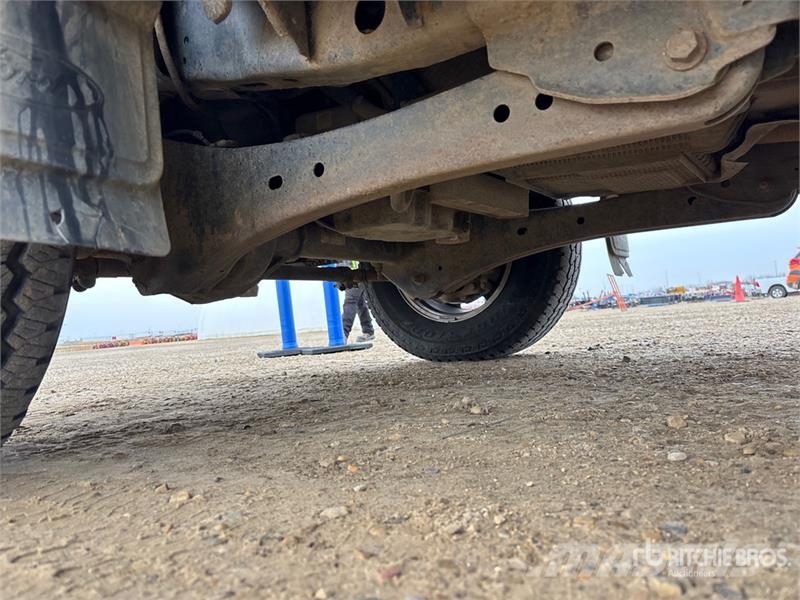 Ford F-350 4x4 Crew Cab Pickup Ostalo
