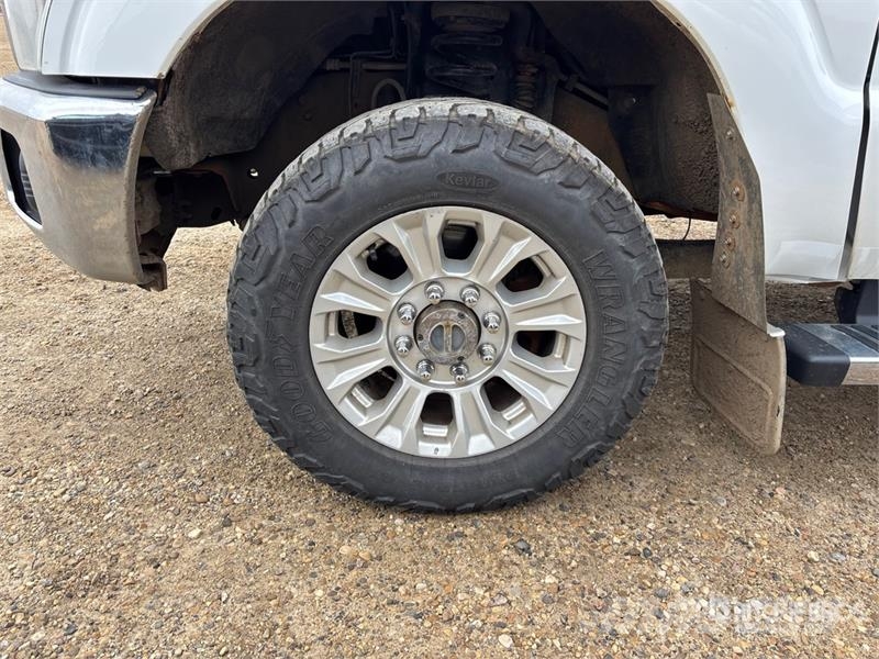 Ford F-350 4x4 Crew Cab Pickup Ostalo