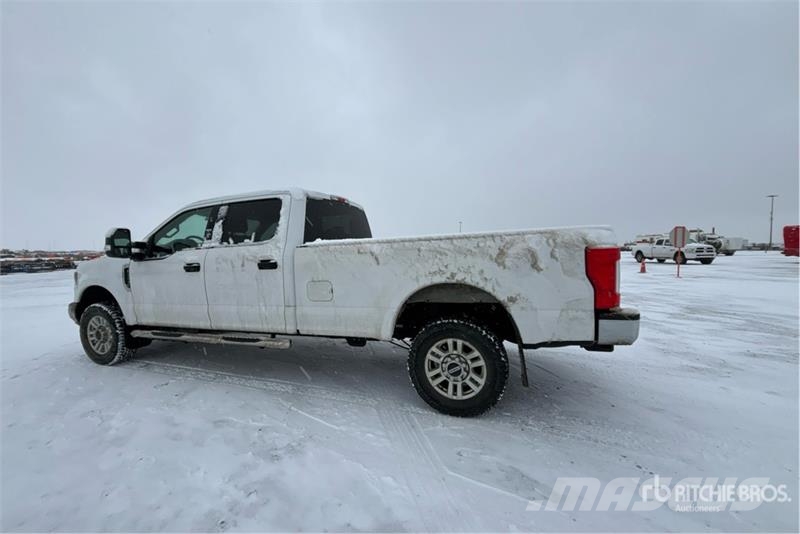 Ford F-350 4x4 Crew Cab Pickup Ostalo