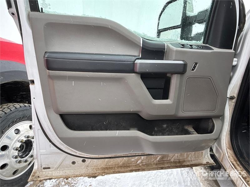 Ford F-350 4x4 Crew Cab Pickup Ostalo