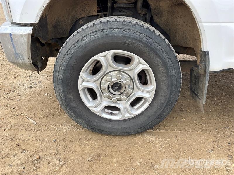 Ford F-350 4x4 Crew Cab Pickup Ostalo
