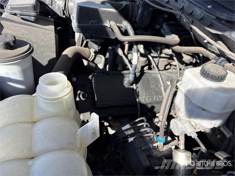Ford F-350 4x4 Crew Cab Pickup (Inoperable) Ostalo