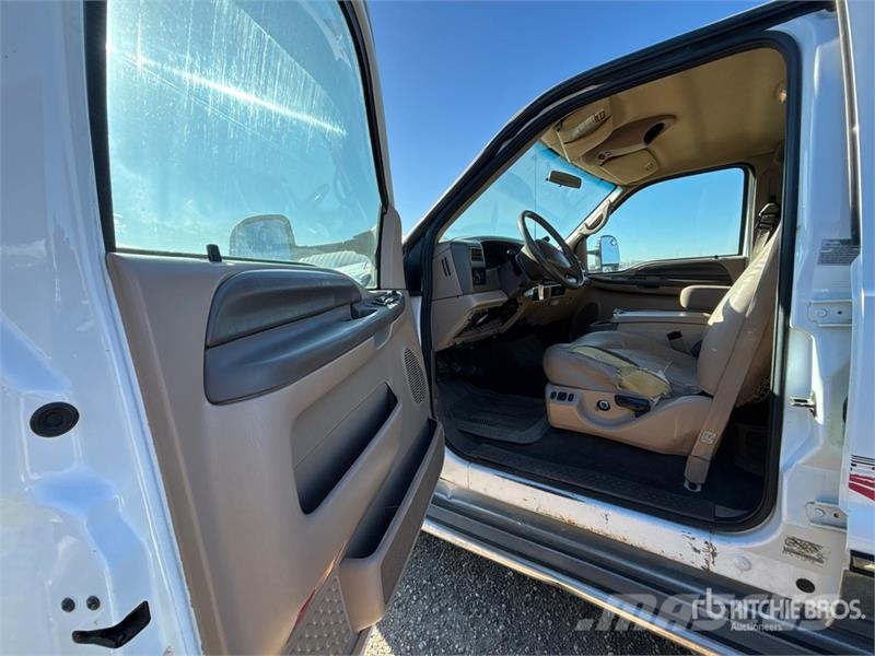 Ford F-350 4x4 Crew Cab Pickup أخرى