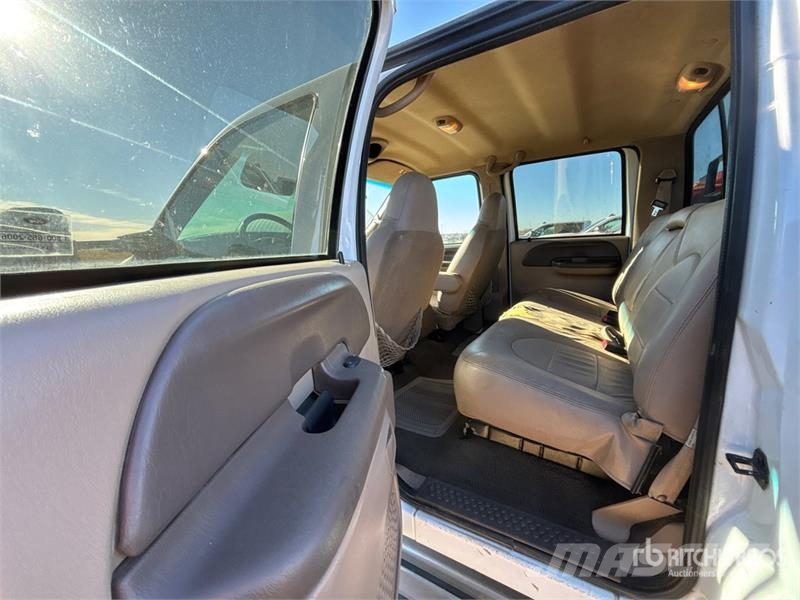 Ford F-350 4x4 Crew Cab Pickup أخرى