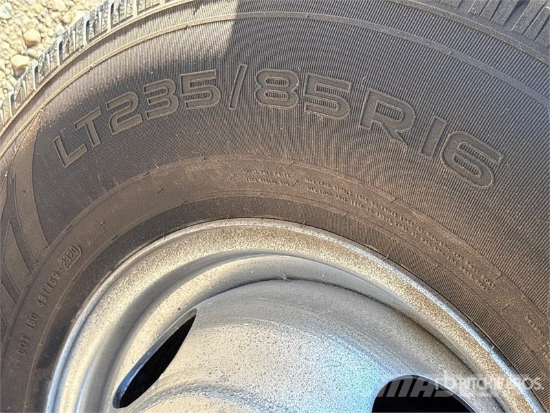 Ford F-350 4x4 Crew Cab Pickup أخرى