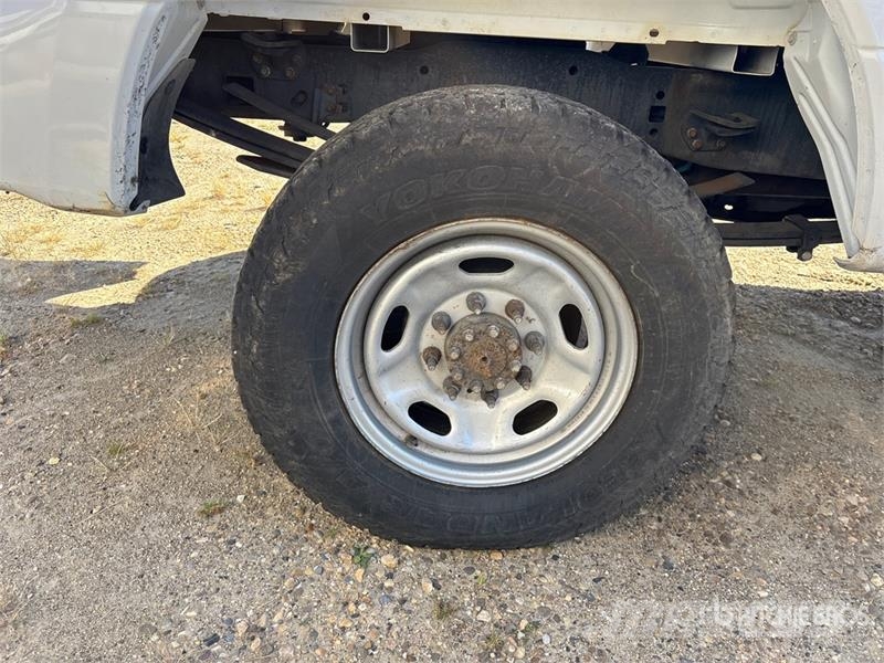 Ford F-350 4x4 Crew Cab Pickup (Inoperable) Ostalo