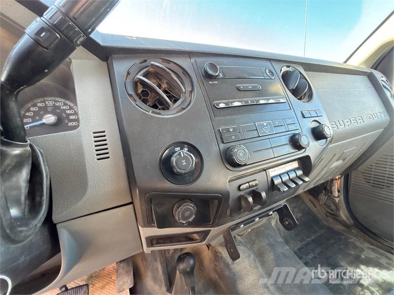 Ford F-350 4x4 Crew Cab Pickup Ostalo