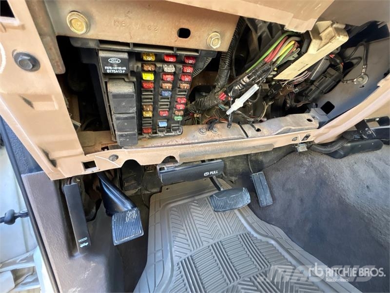Ford F-350 4x4 Crew Cab Pickup أخرى