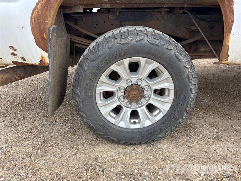 Ford F-350 4x4 Crew Cab Pickup Ostalo