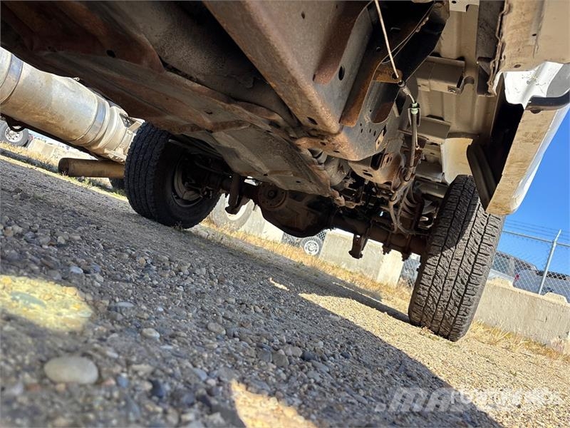 Ford F-350 4x4 Crew Cab Pickup (Inoperable) Ostalo