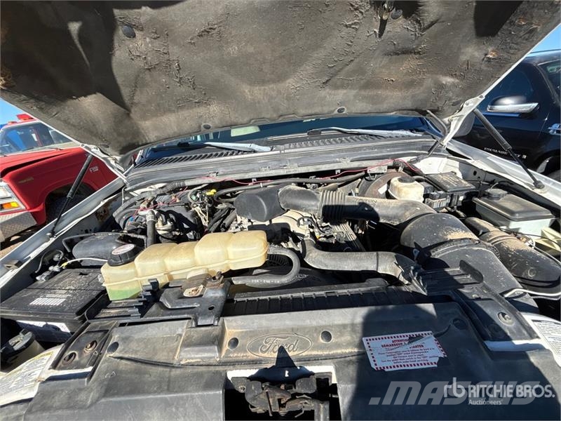 Ford F-350 4x4 Crew Cab Pickup أخرى