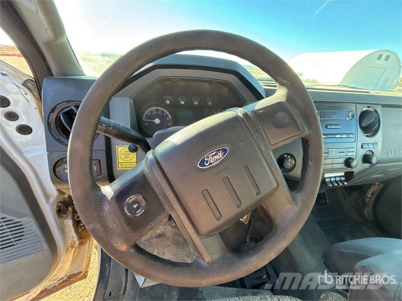 Ford F-350 4x4 Crew Cab Pickup Ostalo
