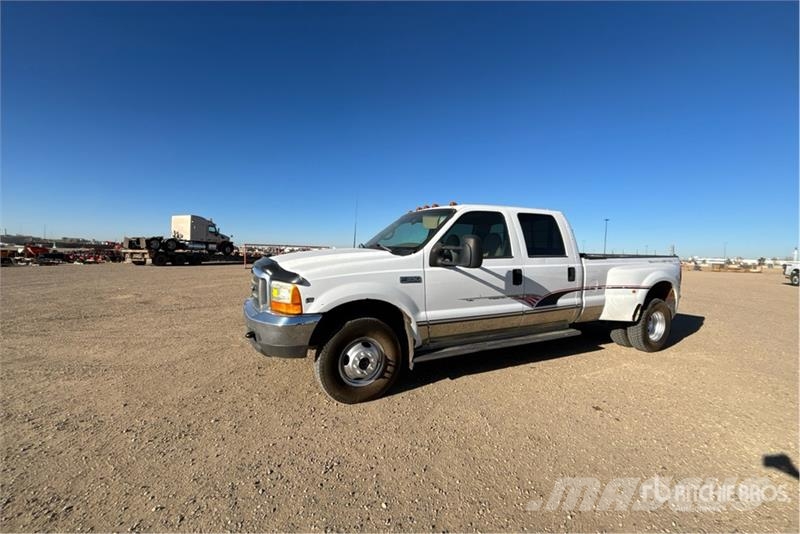 Ford F-350 4x4 Crew Cab Pickup أخرى
