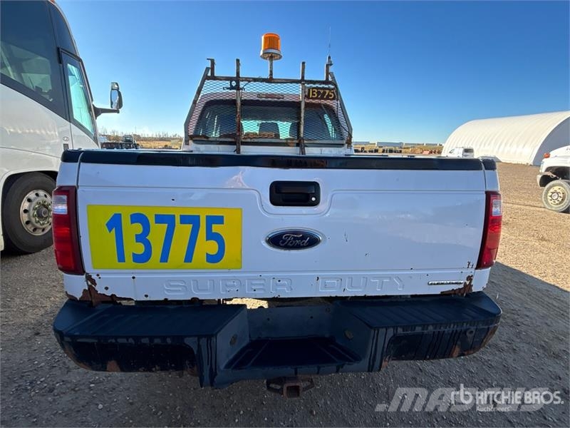Ford F-350 4x4 Crew Cab Pickup Ostalo