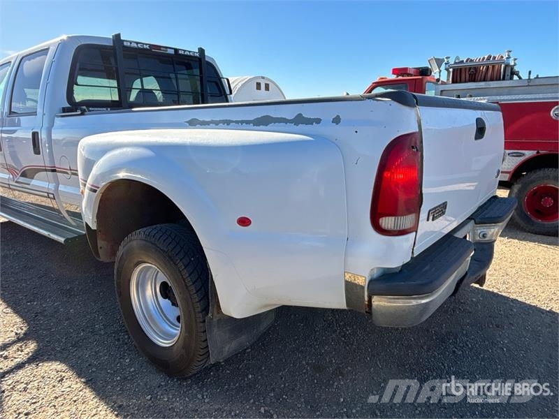 Ford F-350 4x4 Crew Cab Pickup أخرى