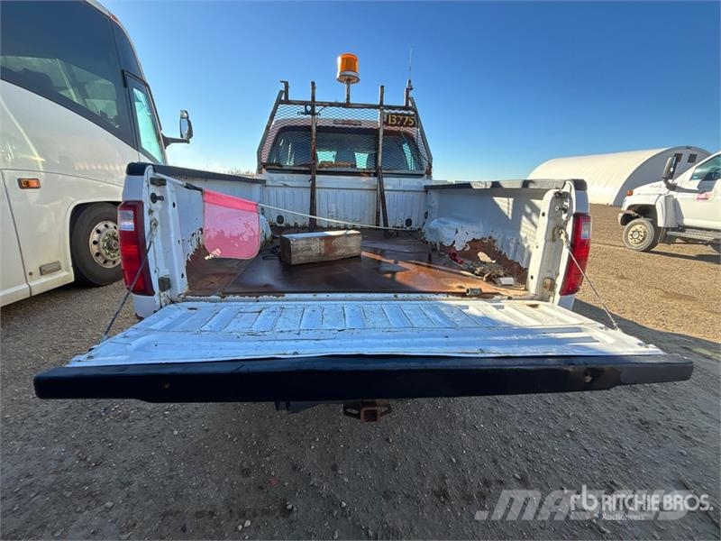 Ford F-350 4x4 Crew Cab Pickup Ostalo