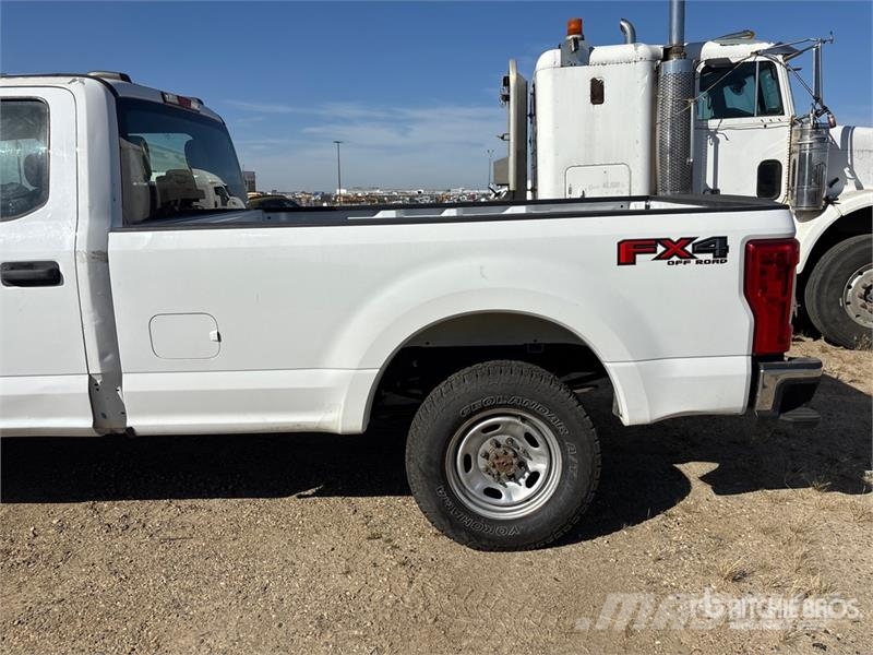 Ford F-350 4x4 Crew Cab Pickup (Inoperable) Ostalo