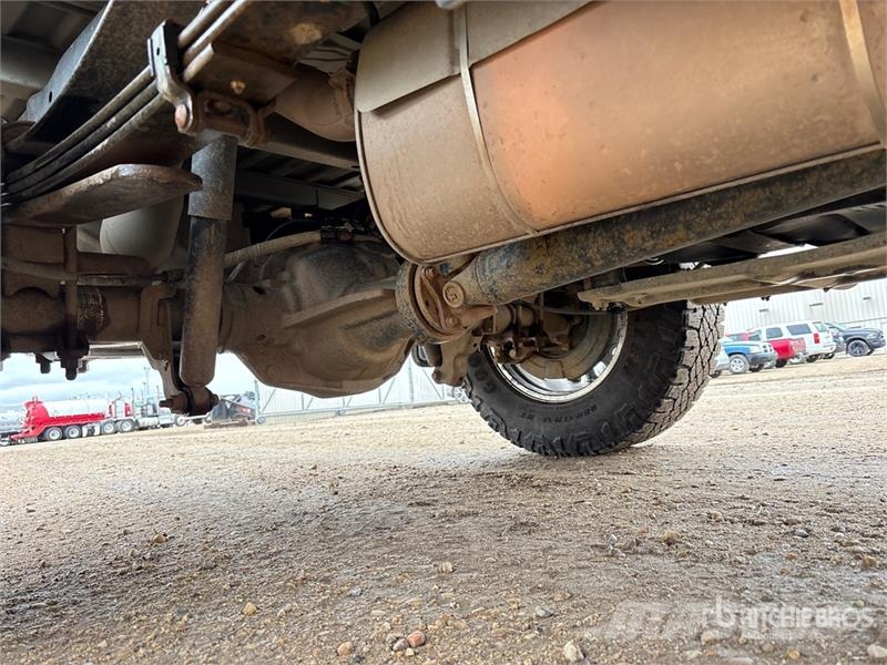 Ford F-350 4x4 Crew Cab Pickup Autre fourgon / utilitaire
