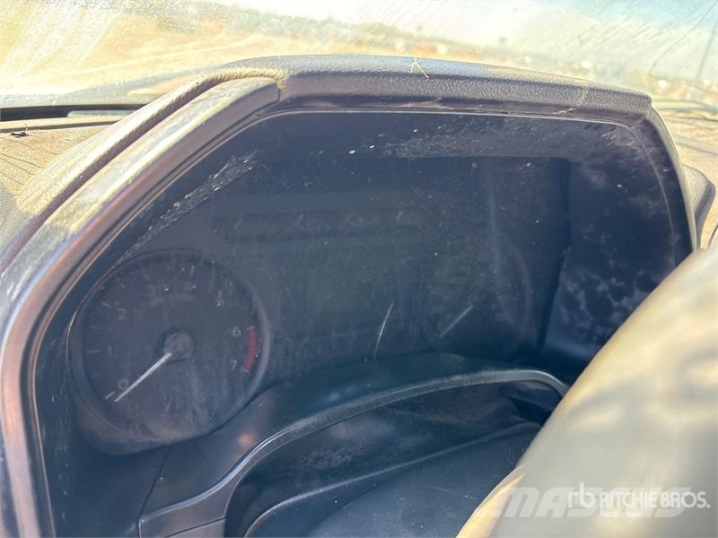 Ford F-350 4x4 Crew Cab Pickup (Inoperable) Ostalo
