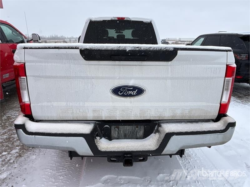 Ford F-350 4x4 Crew Cab Pickup Ostalo