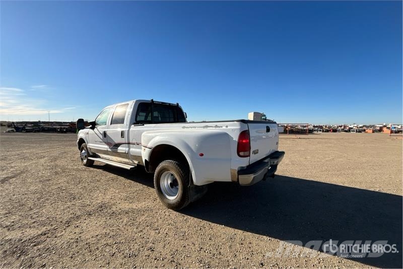 Ford F-350 4x4 Crew Cab Pickup أخرى