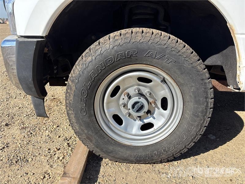 Ford F-350 4x4 Crew Cab Pickup (Inoperable) Ostalo