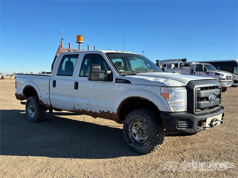 Ford F-350 4x4 Crew Cab Pickup Ostalo