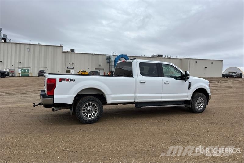 Ford F-350 4x4 Crew Cab Pickup Autre fourgon / utilitaire