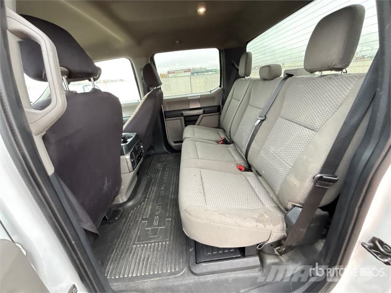 Ford F-350 4x4 Crew Cab Pickup Autre fourgon / utilitaire