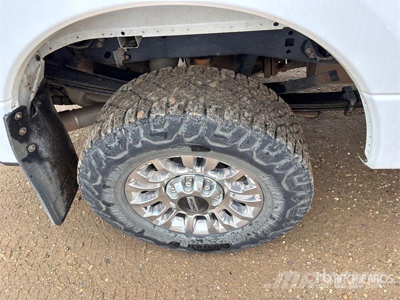 Ford F-350 4x4 Crew Cab Pickup Autre fourgon / utilitaire